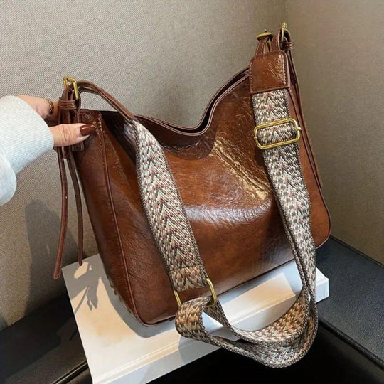 Emily’s Effortless Carry | Shoulder Bag - Joan's Bags